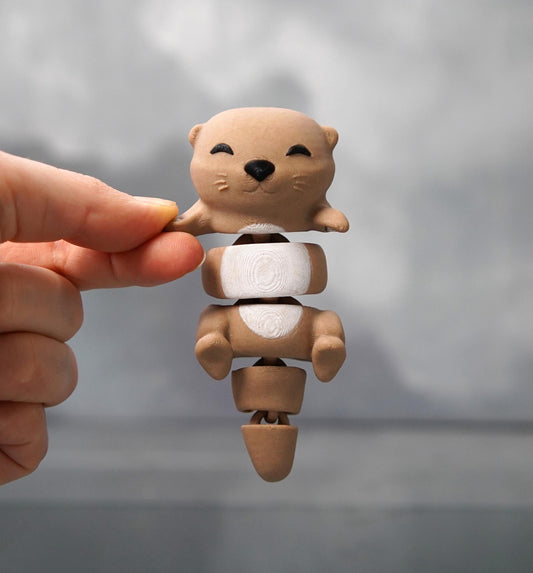 Otis la loutre flexible – Un compagnon loutre qui tient la main