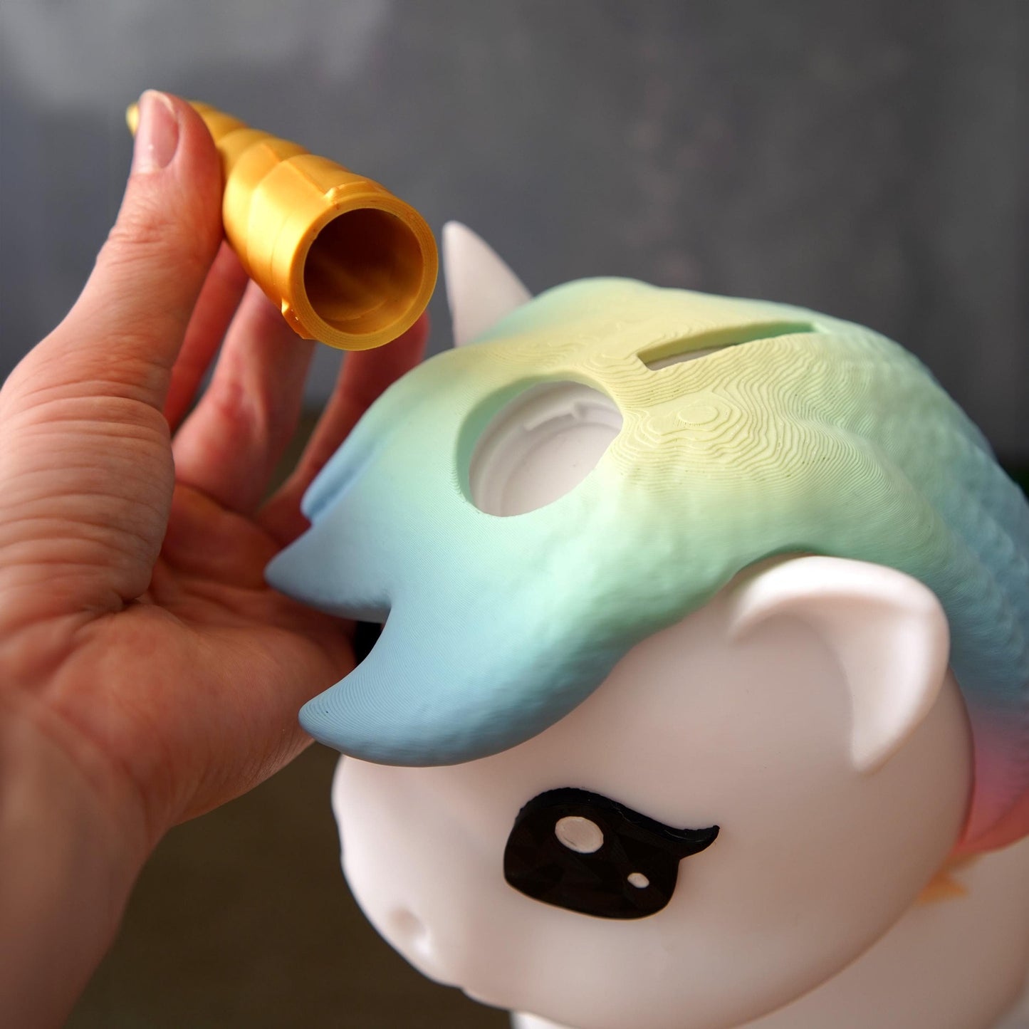 Umi la Licorne – Tirelire avec rangement caché